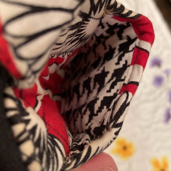 Vera Bradley Wristlet Red White Floral Card Slots Change Bill Slots Snap pocket - Picture 9 of 17